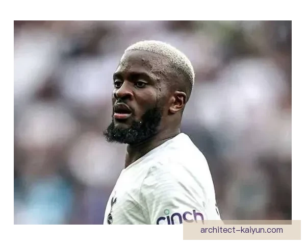 恩东贝莱近期状态趋于稳定，教练给予高度评价与期待