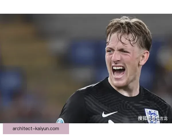 英格兰转会纪录持续刷新，多支球队积极布局新赛季市场策略分析